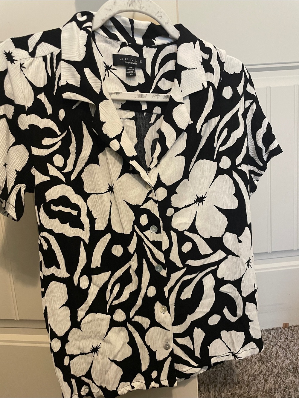Grace Elements Black & White Floral Short Sleeve Button-Down